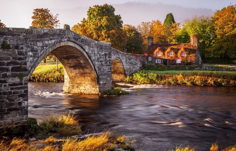 Каменный мост Уэльс зимой