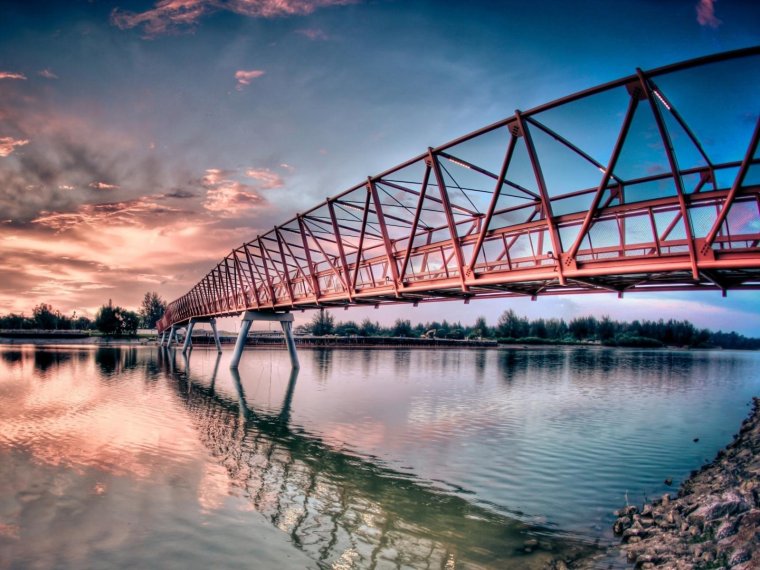 Мост через реку