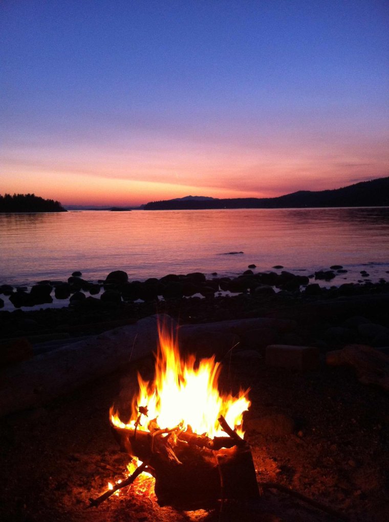 Костер на закате