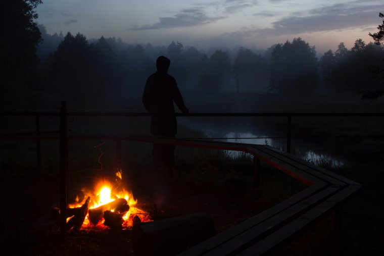 Горы закат костер