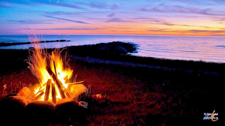 Костер на берегу озера