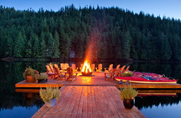 Лес домик костер