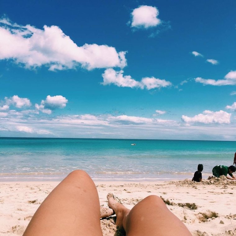 Жаркое лето на пляже