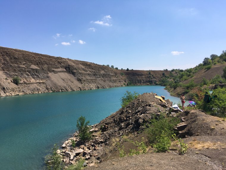 Каменск-Шахтинский озеро в каньоне