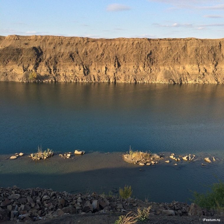 Каменск-Шахтинский озеро в каньоне
