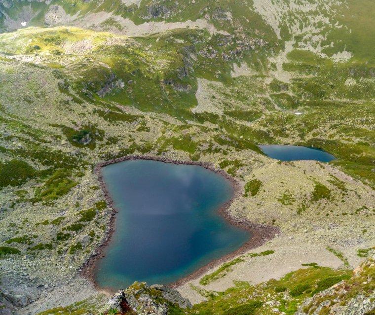 Река подо льдом