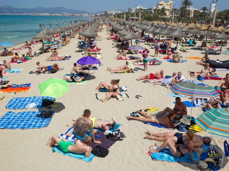 Испания люди на пляже