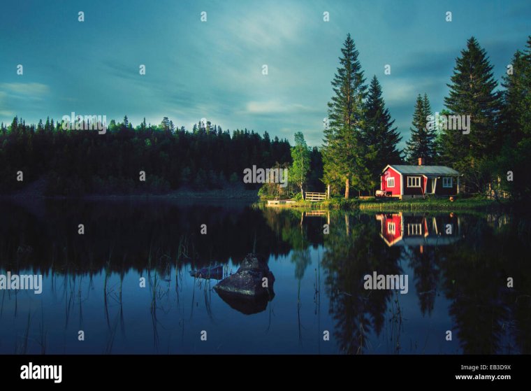 Рыбацкая Хижина на озере в Норвегии