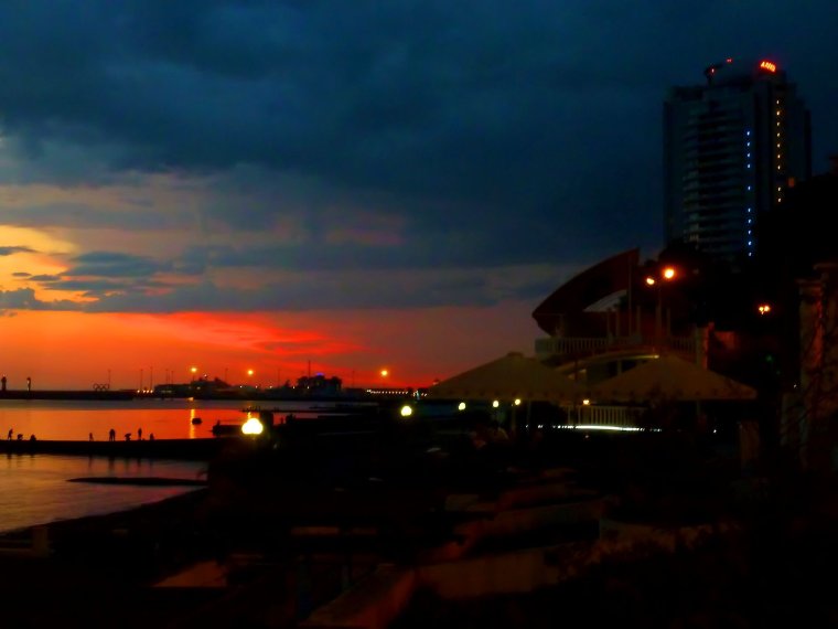 Ночное море Сочи