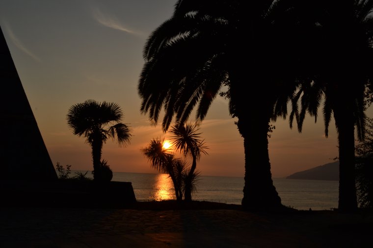 Рассвет на черном море Сочи