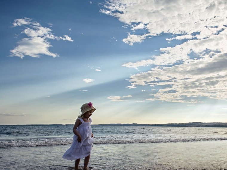 Девочка и море