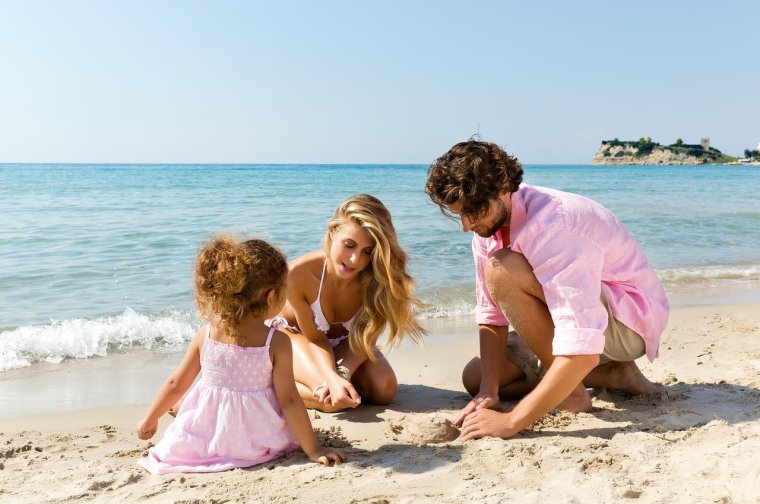 Дети на море в Греции