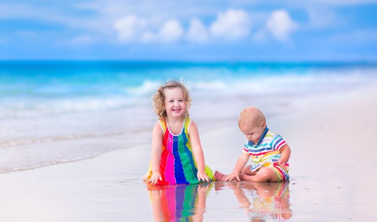 Дети на море