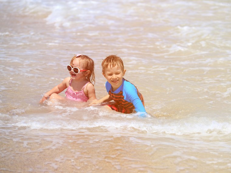 Дети на море