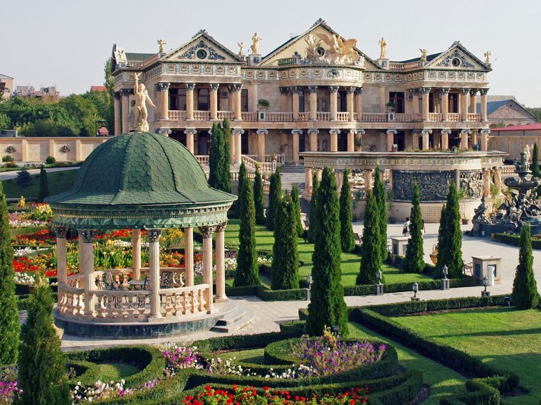 Дворец Царукяна