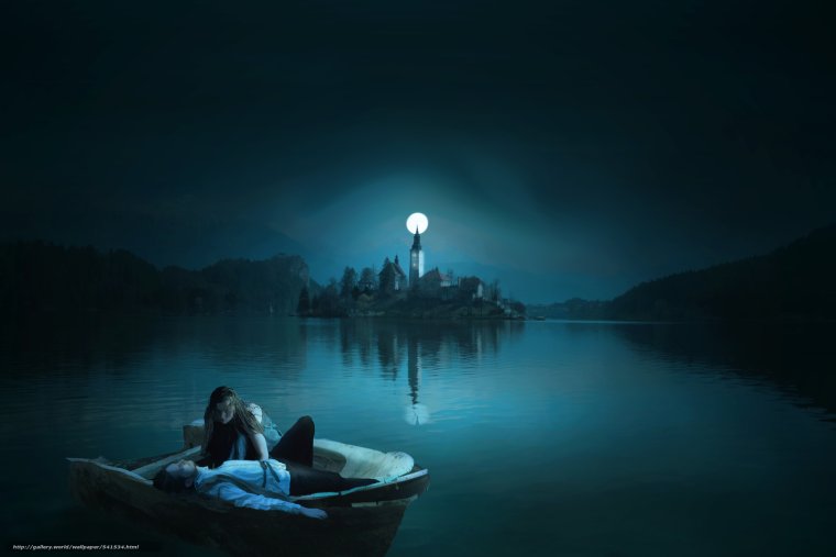 Девушка в лодке ночью