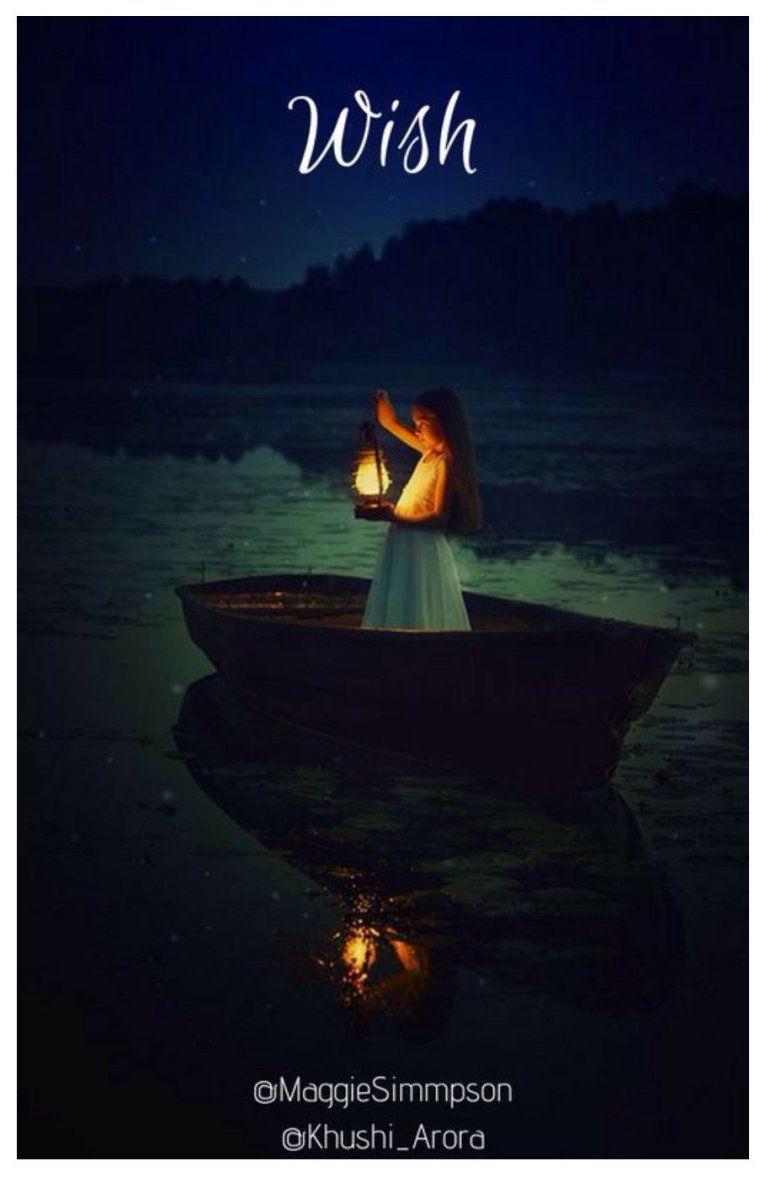 Девушка скрипачка в лодке