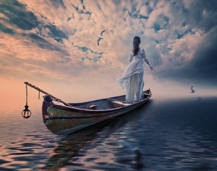 Девушка в лодке