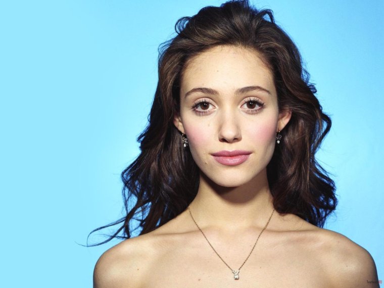 Эмми Россум хвостик