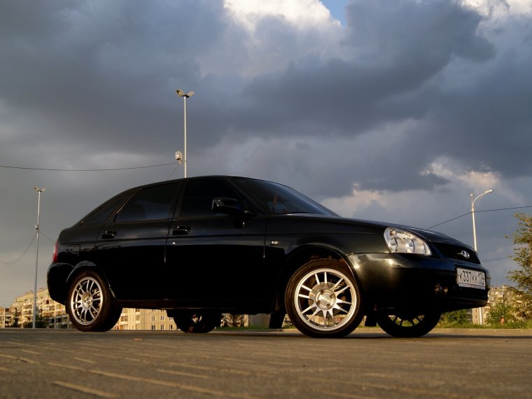 Лада Приора черная