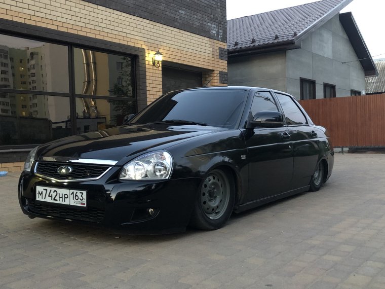 Лада Приора тюнингованная черная