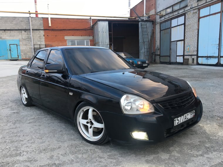 Черная Приора седан