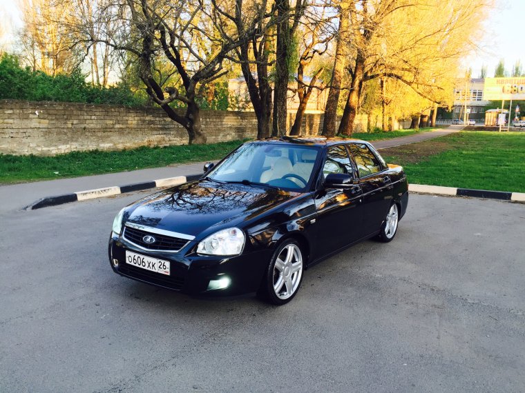 Лада Приора седан черная