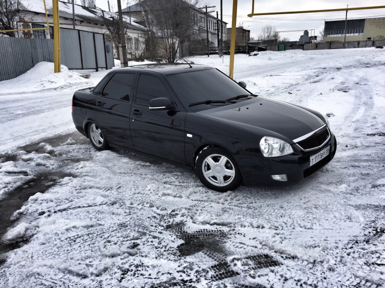 Лада Приора черная