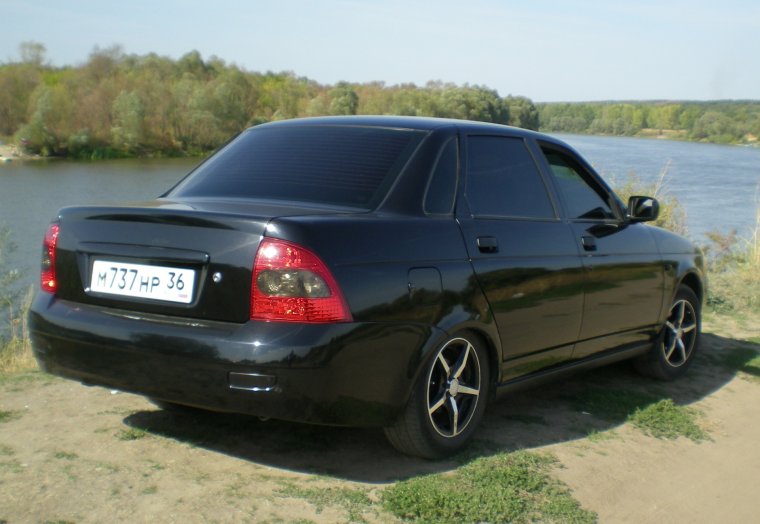 Lada Priora черная
