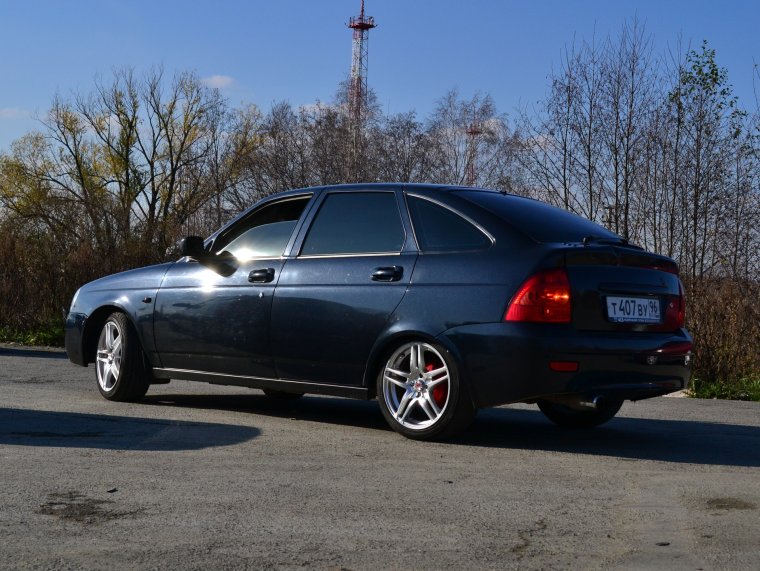 Лада Priora чёрная