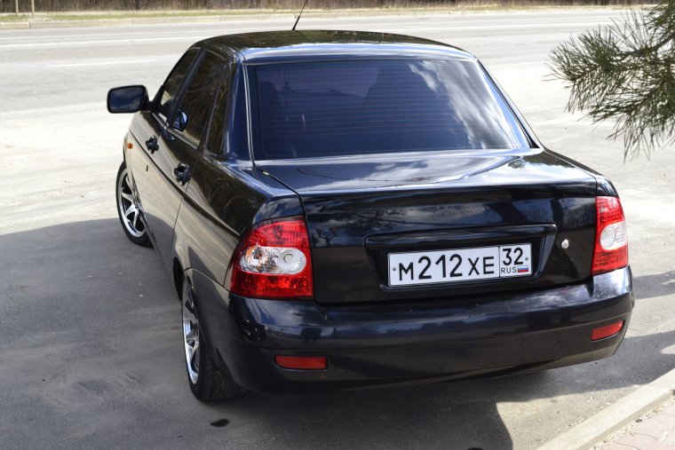 Лада Приора седан черная