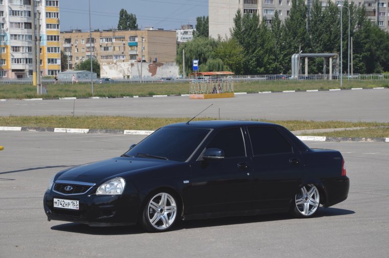 Черная Приора седан