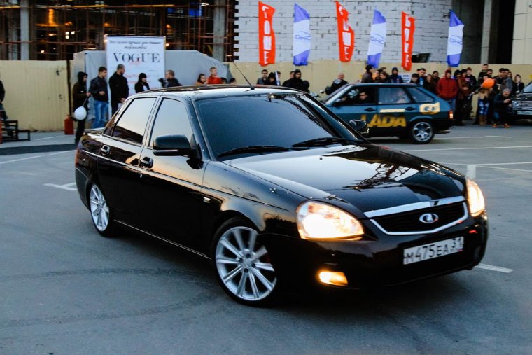 Лада Приора седан черная