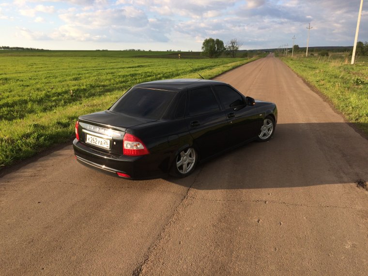 Черная Приора седан -90