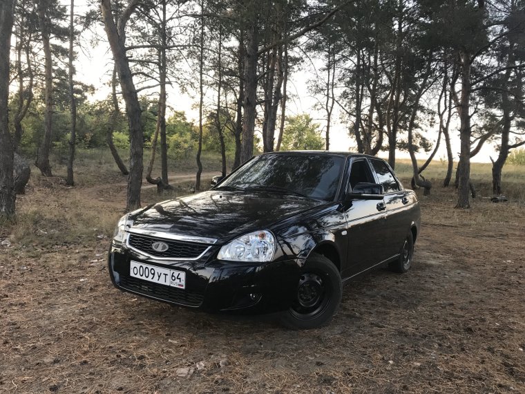 Лада Приора седан черная на штампах