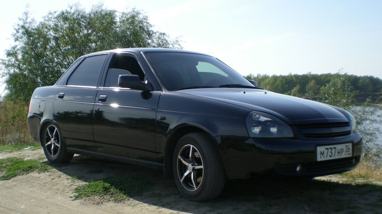 Lada Приора седан черная