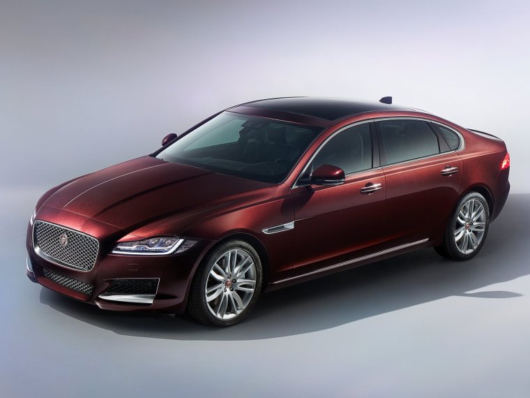 Jaguar XJ 2018 черный