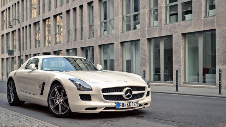 Mercedes SLS 2000