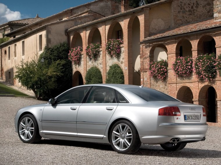 Audi s8 2005