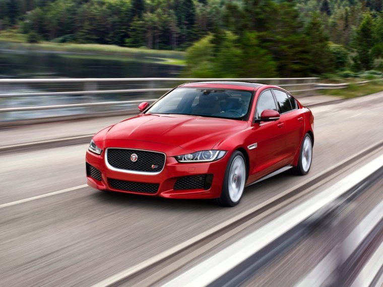 Jaguar xe i 2015