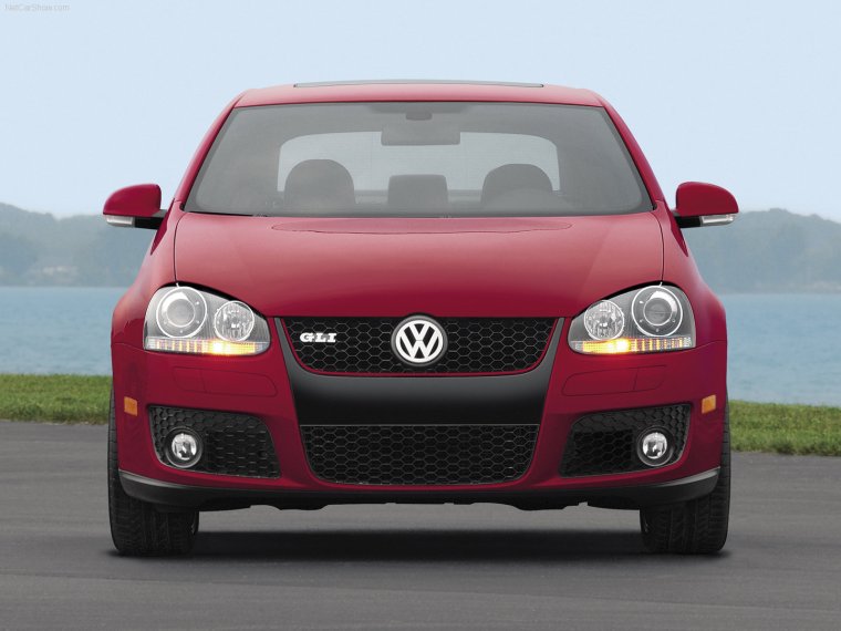 Volkswagen Jetta вид спереди