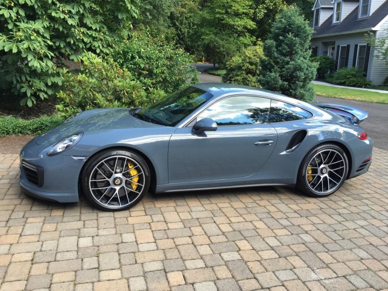 Graphite Blue Metallic Porsche