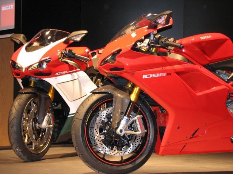 Спортивные машины и мотоциклы