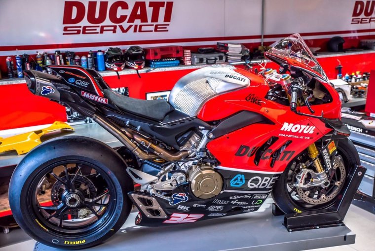 Ducati 1098 красный