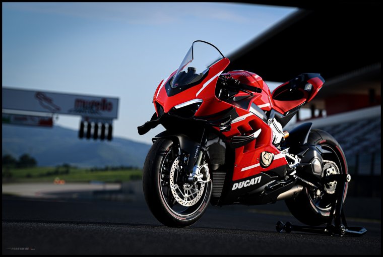 Мотоцикл Дукати 996