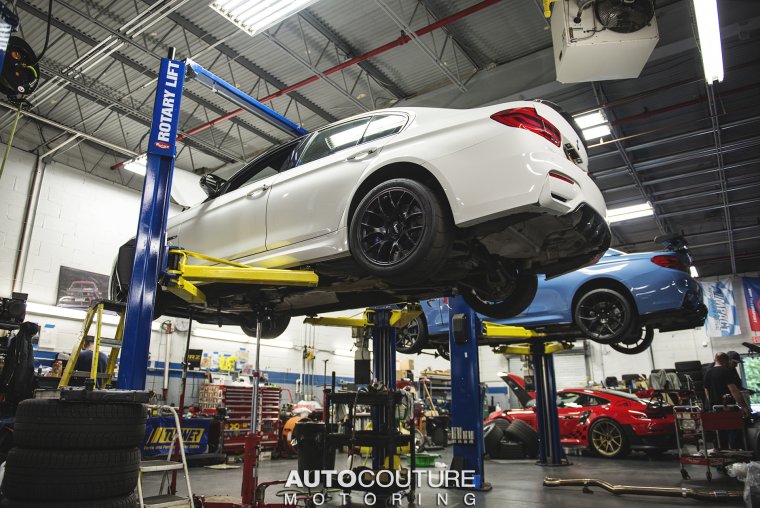 БМВ 3 на подъемнике