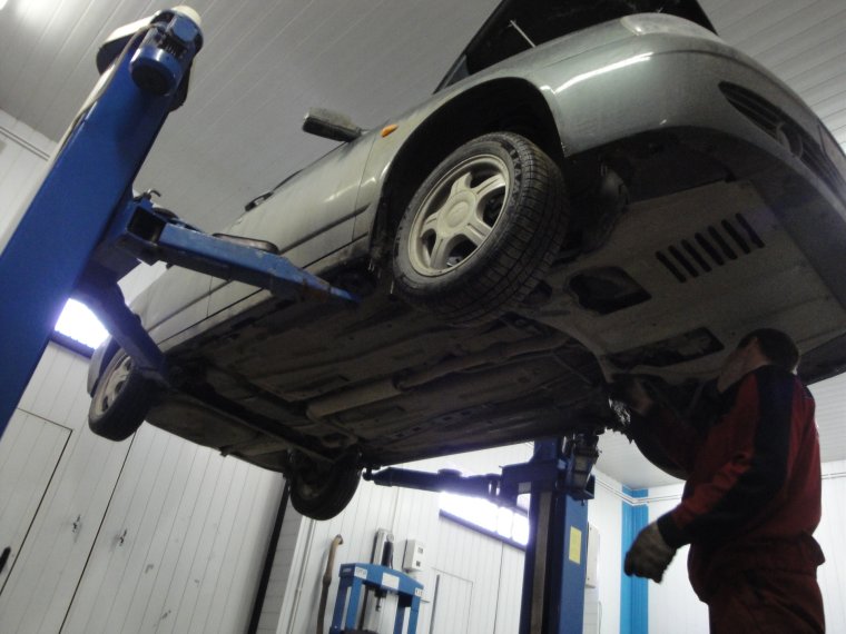 ВАЗ 2112 на подъемнике