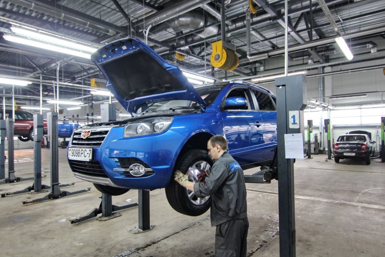 Geely Emgrand x7 на подъемнике