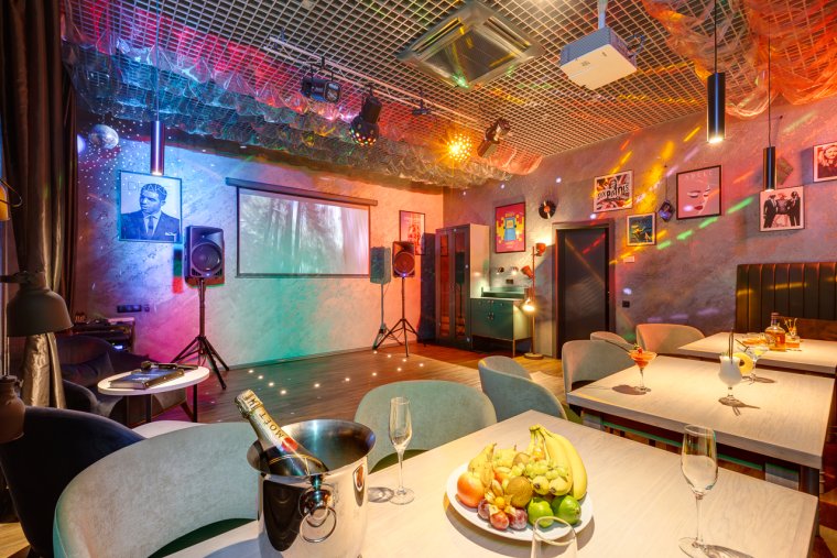 Интерьер караоке зала