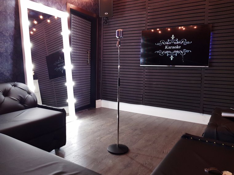 Караоке комната в доме